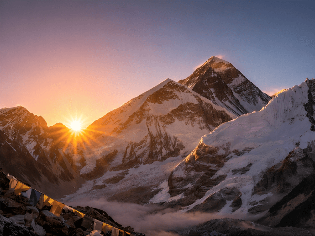 sunrise over everest from kalapatthar